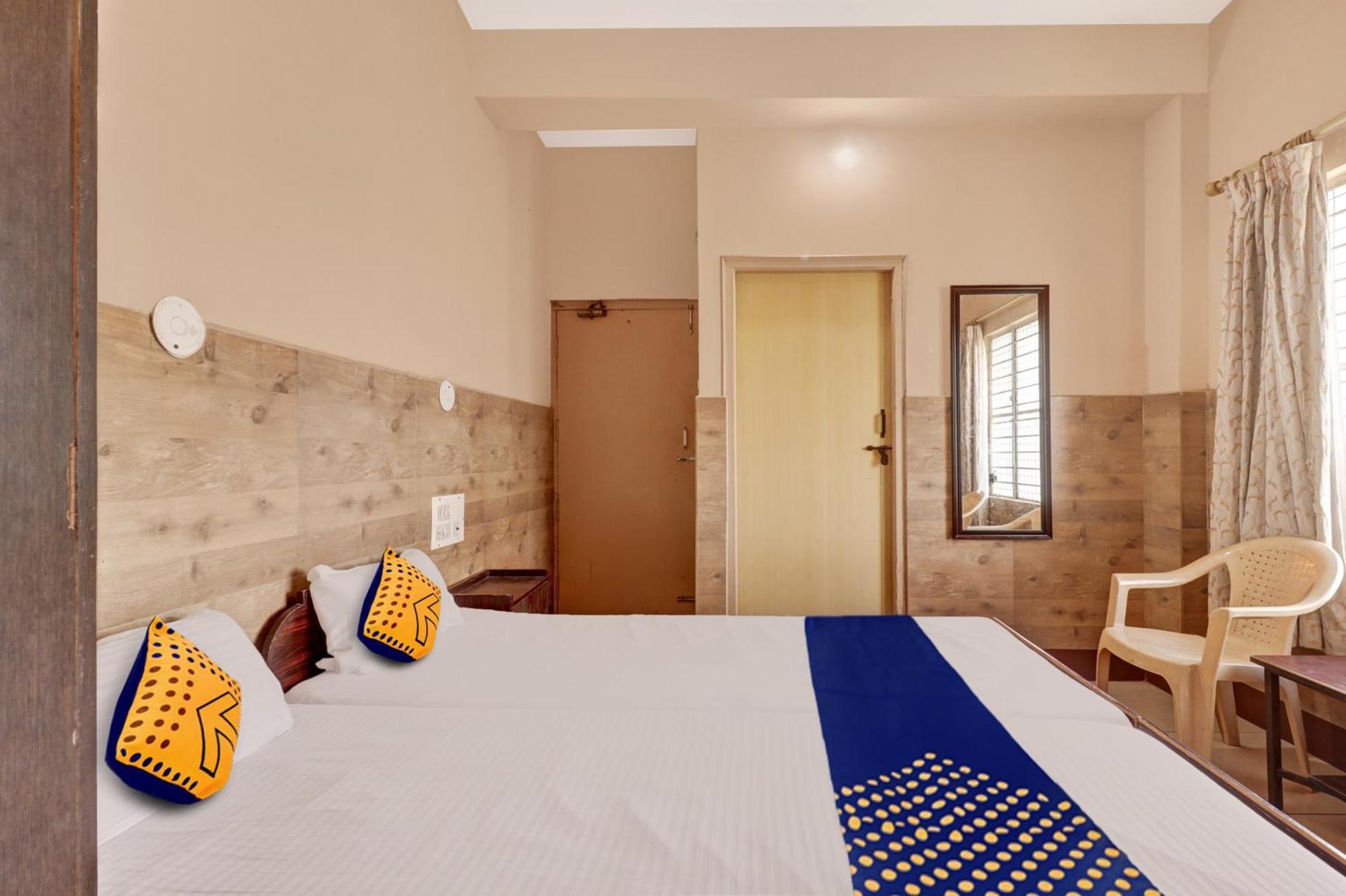 Spot On Ganga Yatri Nivas Hotel Gundlupet Ngoại thất bức ảnh