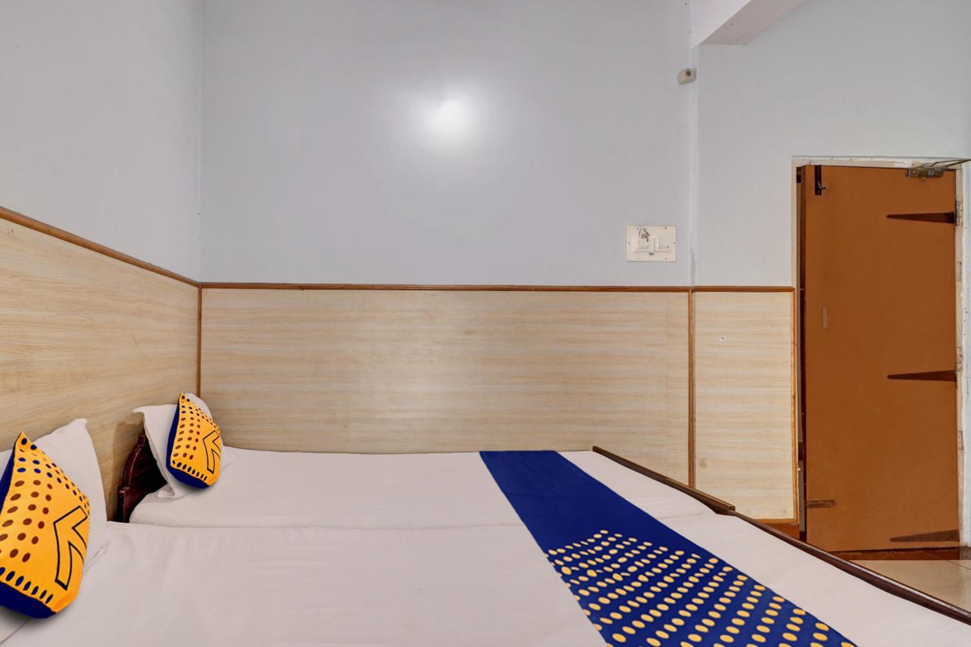Spot On Ganga Yatri Nivas Hotel Gundlupet Ngoại thất bức ảnh