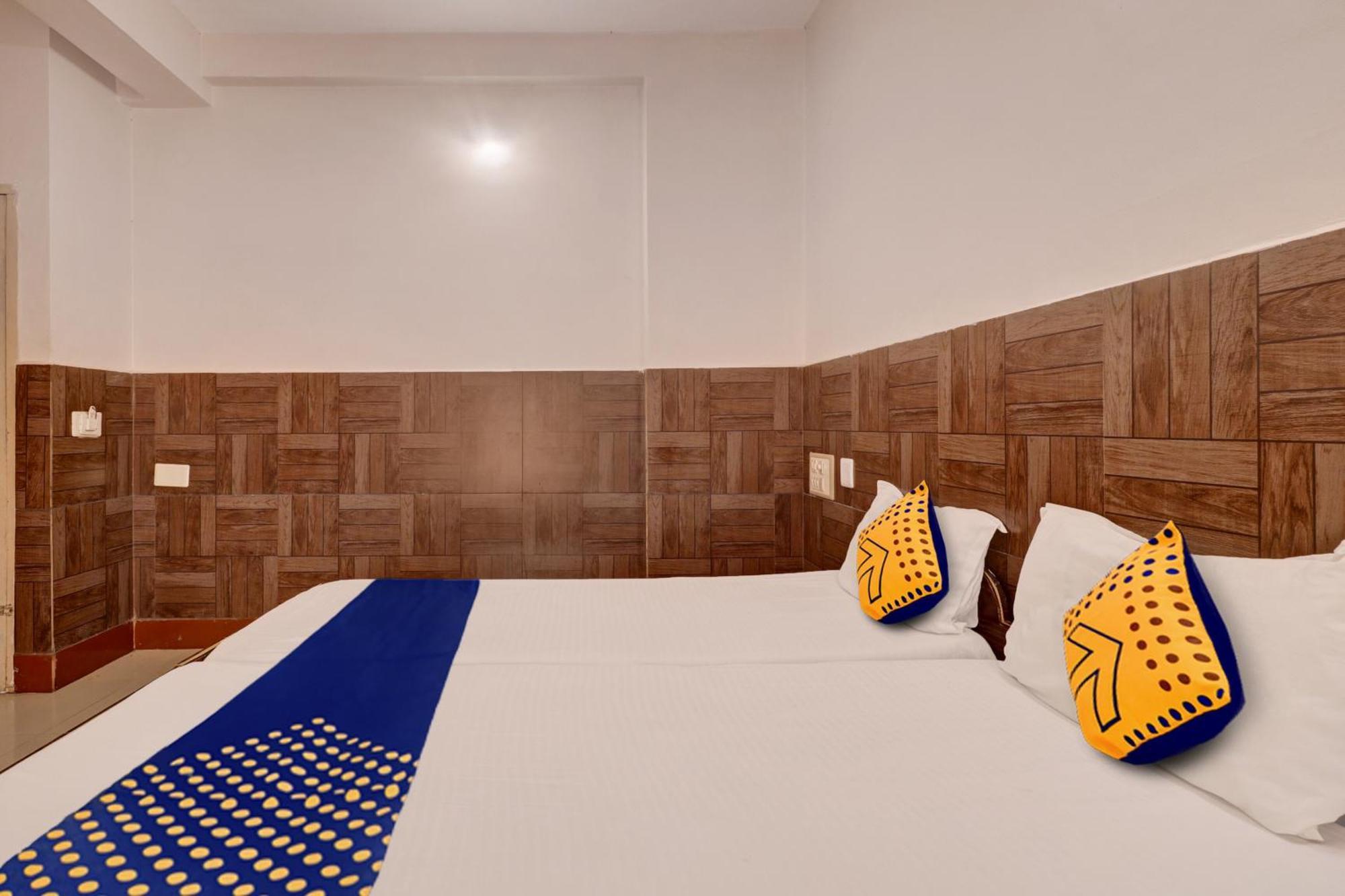 Spot On Ganga Yatri Nivas Hotel Gundlupet Ngoại thất bức ảnh