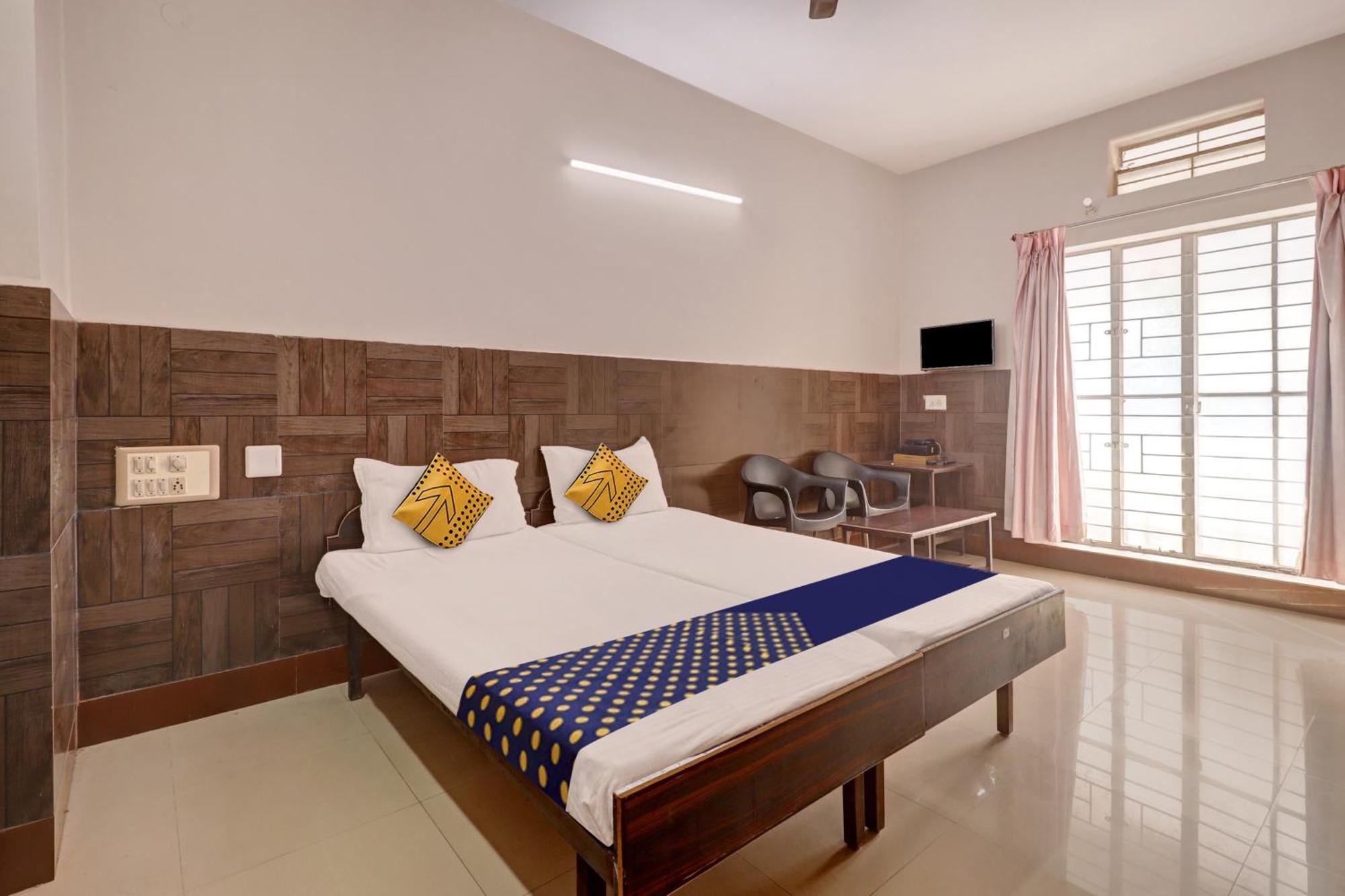 Spot On Ganga Yatri Nivas Hotel Gundlupet Ngoại thất bức ảnh